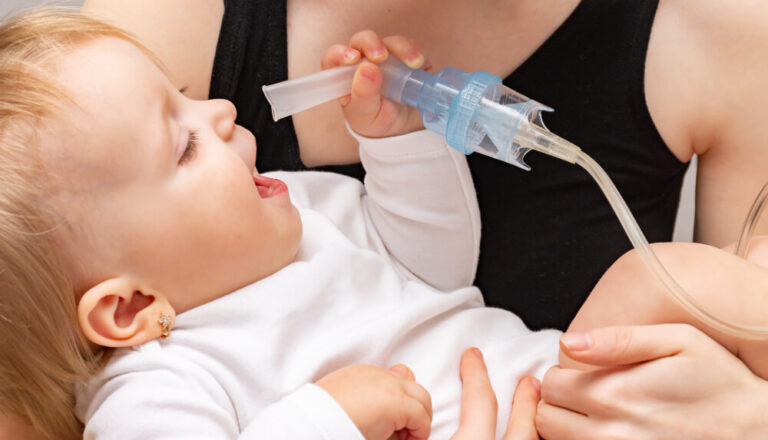 Jak bezpiecznie inhalować niemowlę: Przewodnik krok po kroku