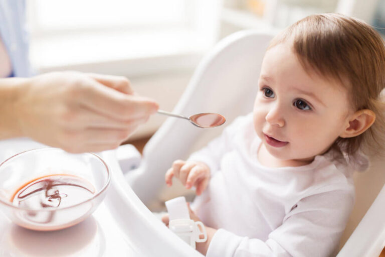 Kompletny przewodnik żywieniowy: Jak karmić 9-miesięczne dziecko
