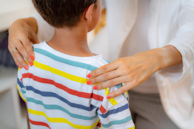 Przyczyny i profilaktyka skoliozy u dzieci – co musisz wiedzieć?